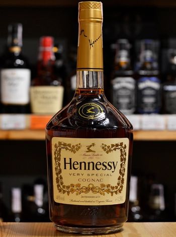 Купить французский коньяк Hennessy, VS, 1.5л, в Киеве | OKwine