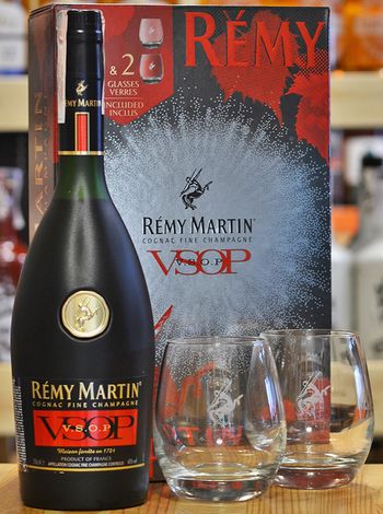 Купить коньяк Remy Martin, VSOP, 0.7л, в подарочной коробке