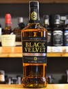 Віскі Блек Вельвет / Black Velvet, 3 роки, 40%, 1л Photo 2 Віскі Блек Вельвет / Black Velvet, 3 роки, 40%, 1л Photo 2