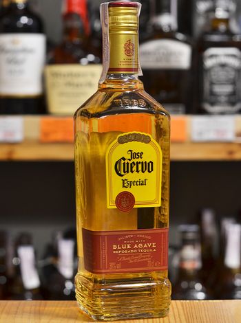 Especial Reposado Jose Cuervo 6 мес 38% 0.7л | OKwine