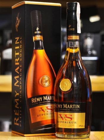 Remy Martin VS 0.7л в коробці купити фпанцузький коньяк