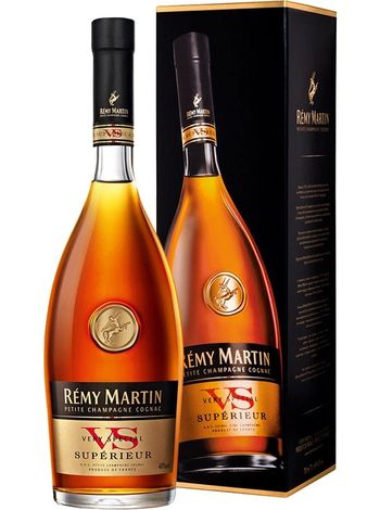 Купить французский коньяк Remy Martin, VS, 0.7л, в коробке | OKwine