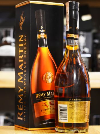 Купить французский коньяк Remy Martin, VS, 0.7л, в коробке | OKwine