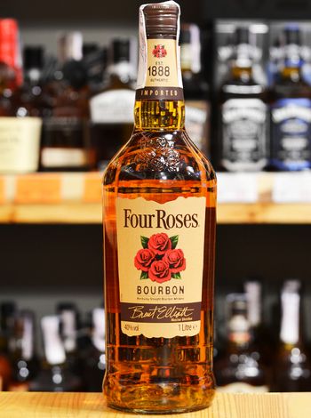 Four Roses 1л, купить виски в Киеве с доставкой | OKwine