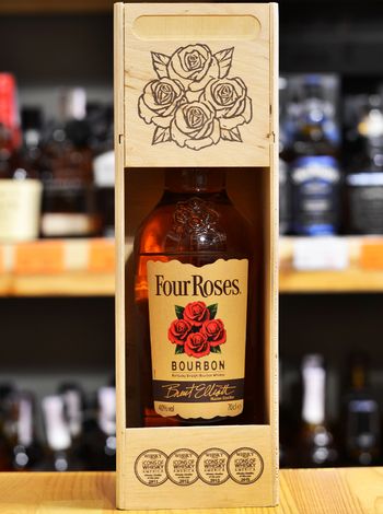 Four Roses 0.7л в деревянной коробке, купить виски | OKwine