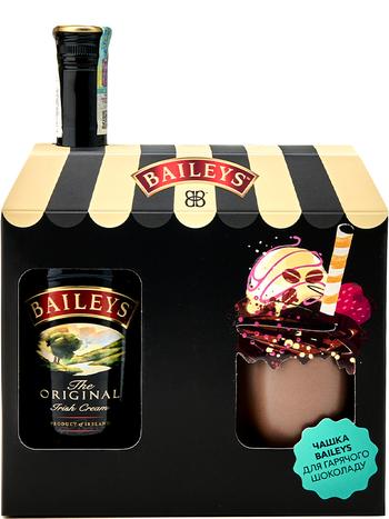 Ерлі-зайыптылар бір-бірін жұлқылайды Әдемі бөкселері тұрған жалаңаш модельдер