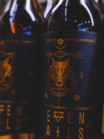 Seven Tails XO 41.8% 0.7л купити в Києві, Одесі, Дніпрі | OKwine