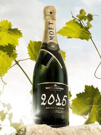 Moet & Chandon Grand Vintage 2015 год 0.75л в коробке | OKWINE